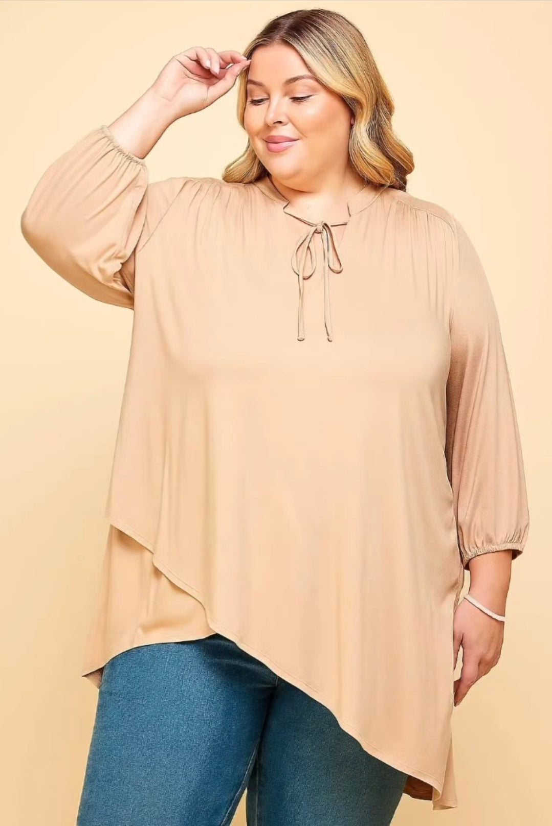 Blusa Asimétrica Beige Plus Size